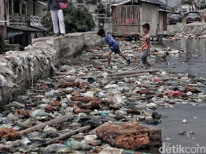 Pemkot Bekasi Larang Penggunaan Kantong Plastik Mulai Maret