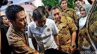 Saat ini pilot project GES telah hadir menjawab tantangan itu. Di SPBU ini juga telah terpasang 4 (empat) unit charging station dimana 2 (dua) unit merupakan tipe fast charging yang mampu mengisi penuh baterai kendaraan listrik dalam waktu kurang dari 15 menit dan 2 (dua) unit merupakan tipe normal charging.