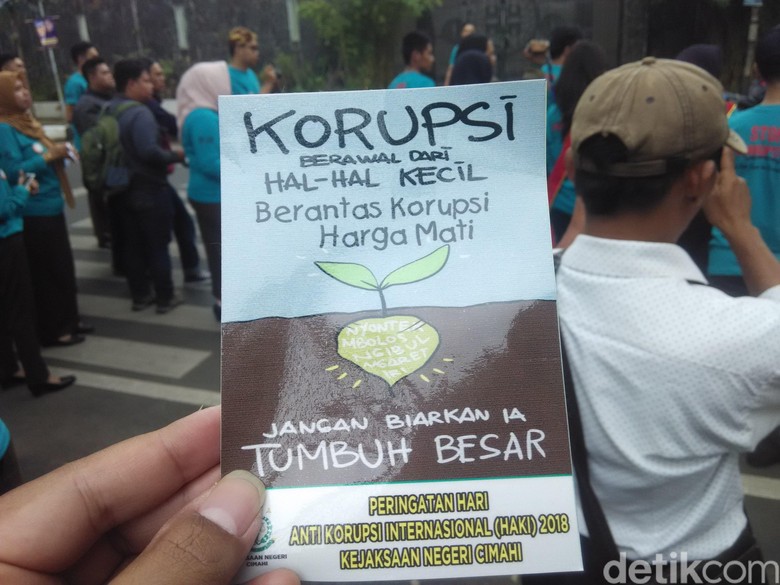 Pegawai Kejari Cimahi Ajak Warga Berantas Korupsi Pegawai Kejari Cimahi Ajak Warga Berantas Korupsi