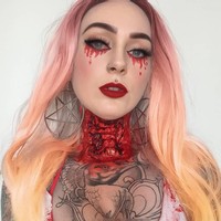 Pelayan toko sering melayani customer lain lebih dulu dan tidak pernah melakukan kontak mata denganku, kata Sarah kepada Daily Mail Australia. (Foto: Instagram @ rosesarered_23)