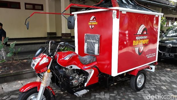Motor tambal ban di Solo. 