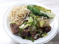 Bakmi Alek: Nyobain Bakmi Ayam Kampung dan Sengkel Sapi yang Top