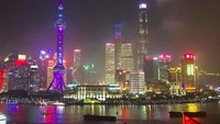 Ia juga mengabadikan suasana Shanghai di malam hari (zidane/Instagram)