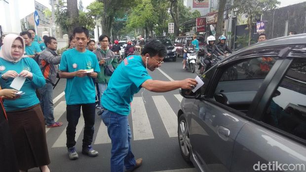 Pegawai Kejari Cimahi Ajak Warga Berantas Korupsi