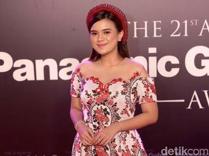 Tampil dengan Floral Dress, Audi Marissa Happy Banget!