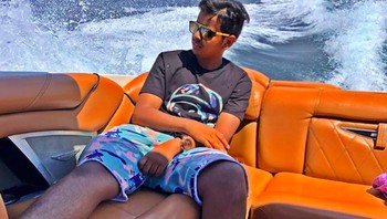 Rashed kadang memajang fotonya sedang bersantai seperti ini. Foto: Instagram