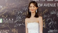Pesona Yoona membuat semua mata tertuju kepadanya.