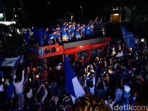 Video: Gegap Gempita Bobotoh Rayakan Suksesnya Persib U-16 & U-19