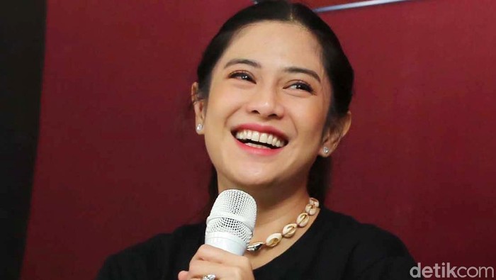 Dian Sastrowardoyo Dian Sastrowardoyo saat ditemui di kawasan Senopati.