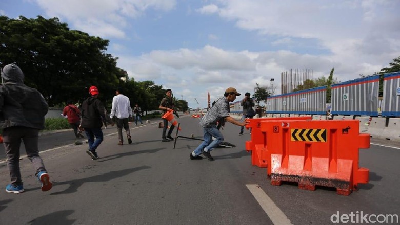 Peringati Hari HAM di Makassar, Mahasiswa dan Warga Malah Tawuran Peringati Hari HAM di Makassar, Mahasiswa dan Warga Malah Tawuran
