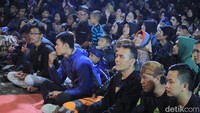 Pertunjukan dilangsungkan selama semalam suntuk. Lebih dari seribuan orang menyaksikan pagelaran wayang ini. (Wisma/detikTravel)