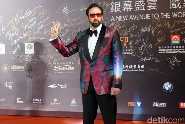Nama belakang Nicolas Cage rupanya hanyalah nama panggung. Termasuk dalam klan Coppola (pamannya adalah sutradara legendaris Francis Ford Coppola), nama aslinya adalah Nicolas Kim Coppola. (Foto: Delia Arnindita Larasati/detikHOT)