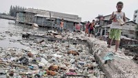 Sampah plastik di lautan tersebut harus segera dapat di atasi. Sebab, jika tidak di tahun 2030 sampah plastik akan lebih banyak ketimbang ikan di laut.