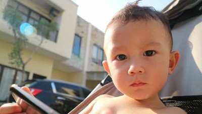 Gemasnya James, Anak Dahlia Poland dan Fandy Christian