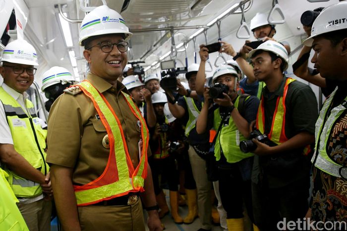 Wajah Semringah Anies Cek Proyek MRT Jakarta