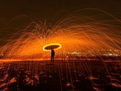 Deretan Lukisan Cahaya yang Memukau Mata