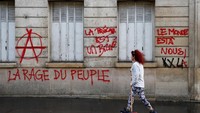 Graffiti terlihat di mana-mana. REUTERS/Stephane Mahe.