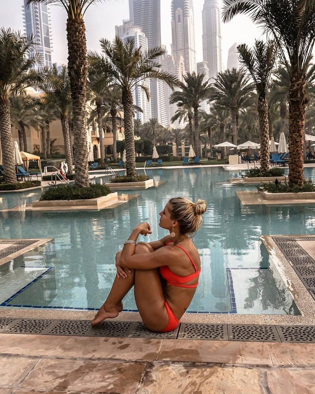 Dikatakan jika polwan cantik ini harus memberi keputusan sebelum masa liburnya berakhir yakni pada 1 Januari 2019. Jika tidak bisa bekerja penuh waktu sebagai pelayanan masyarakat, ia terpaksa harus meninggalkan Kepolisian. (Foto: Instagram/@adrienne_koleszar)