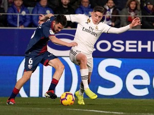 Menang Susah Payah Lawan Huesca, Madrid Salahkan Angin