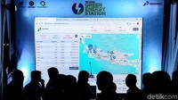 Pertamina juga akan menghadirkan fasilitas pengisian listrik untuk kendaraan listrik dalam rangka mengembangan Ekosistem Bisnis Kendaraan Listrik kedepan dengan mengusung nama Green Energy Station (GES).