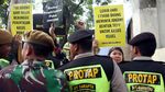 Puluhan Orang Gelar Aksi Unjuk Rasa di Kantor Komnas HAM