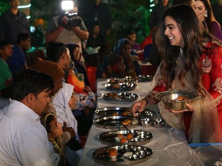 Isha Ambani, Putri Orang Terkaya di India yang Doyan Pani Puri