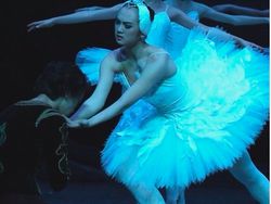 Gaya Jetset si Cantik Putri Pendiri Huawei