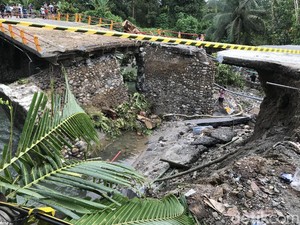 Total Ada 5 Jembatan di Sumbar Ambruk Akibat Banjir