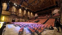 Pembukaan kembali Teater Alexandra pun diharapkan dapat menjadi salah satu upaya untuk kembali menghidupkan bangunan yang penuh nilai historis tersebut. Leon Neal/Getty Images.