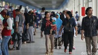 Meski sempat molor dari target yang seharusnya rampung di akhir Oktober 2018, tapi kini Skybridge akhirnya bisa dinikmati.