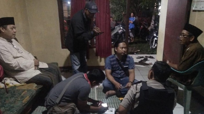 Berteduh di Saung Saat Hujan, Pria di Tangerang Tewas Tersambar Petir Berteduh di Saung Saat Hujan, Pria di Tangerang Tewas Tersambar Petir