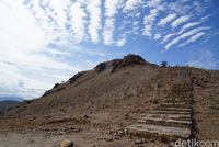 Tangga menuju puncak padar (Shinta/detikTravel)