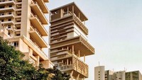 Di rumah tersebut juga disediakan 9 lift yang tersedia di lobi. Dan untuk mengurus rumah semegah itu, Ambani memiliki sekitar 600 karyawan. Foto: Vanity Fair.