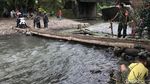 Jembatan Padang-Bukittinggi Ambruk, Warga Bangun Jembatan Darurat
