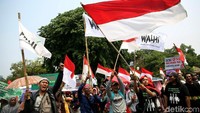 Aksi unjuk rasa itu dilakukan untuk menuntut komitmen Presiden Joko Widodo (Jokowi) terkait penanganan berbagai kasus dugaan pelanggaran HAM, khususnya yang menimpa masyarakat dan aktivis lingkungan.