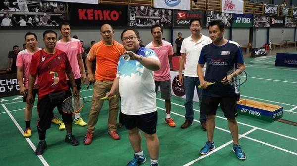 Melihat Gaya Bambang Brodjonegoro Bermain Bulutangkis