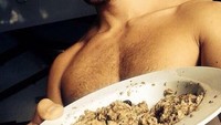 Calvin Harris merupakan DJ, produser rekaman, penyanyi, hingga pencipta musik asal Skotlandia. Ia sudah debut sejak tahun 2007. Selain itu Calvin juga menjalani pola hidup sehat. Foto: Instagram @calvinharris
