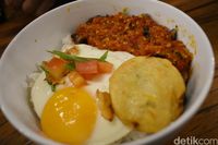 Malas Keluar Kantor? Pesan Saja Rice Bowl Berlauk Tradisional di Sini