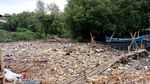 Foto: Sampah Menghampar di Pantai Marunda