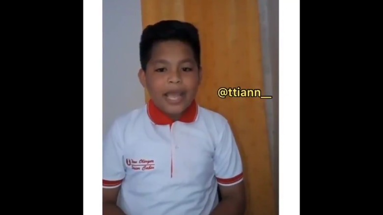 Fasih Tirukan Pramugara, Bocah Asal Maluku Tuai Pujian Netizen Fasih Tirukan Pramugara, Bocah Asal Maluku Tuai Pujian Netizen