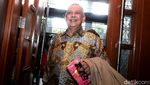 Bersaksi Dalam Perkara PLTU Riau-1, Bos PLN Tenteng Tisu
