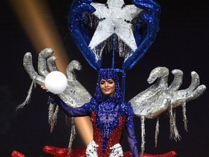 10 Kostum Nasional Terheboh Miss Universe 2018, Ada yang Bawa Candi 50 Kg