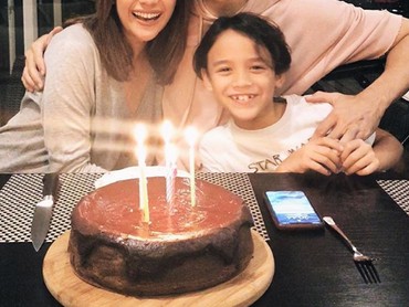 Serunya Quality Time Bunga Citra Lestari dan Keluarga