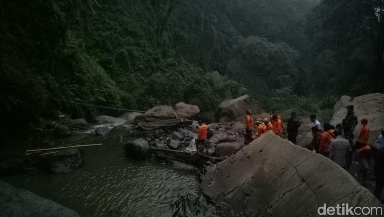 Pencarian 3 Pelajar SD yang Hilang di Coban Talun Distop Sementara Pencarian 3 Pelajar SD yang Hilang di Coban Talun Distop Sementara