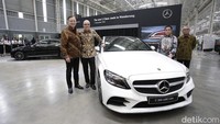 Peluncuran The New C-Class dihadiri jajaran Direksi Mercedes-Benz bersama Kementerian Perindustrian dan PT PaninBank Tbk di pabrik perakitan Mercedes Benz, Wanaherang, Bogor, Jawa Barat, Selasa (12/12/2018). Istimewa/Mercedes-Benz.