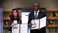 Bersama dengan Denis Mukwege, Nadia Murad meraih Hadiah Nobel Perdamaian dalam satu upacara di Oslo, Norwegia, pada Senin (10/12/2018) waktu setempat, bertepatan dengan hari Hak Asasi Manusia (HAM) Sedunia. NTB Scanpix/Haakon Mosvold Larsen via Reuters.
