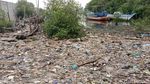 Foto: Sampah Menghampar di Pantai Marunda