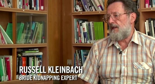 Meski mengklaim diri sebagai bride kidnapping expert, bukan berarti pria ini sering menculik pengantin. Tapi nama profesinya membuat pria tersebut terdengar menyeramkan. Foto: istimewa