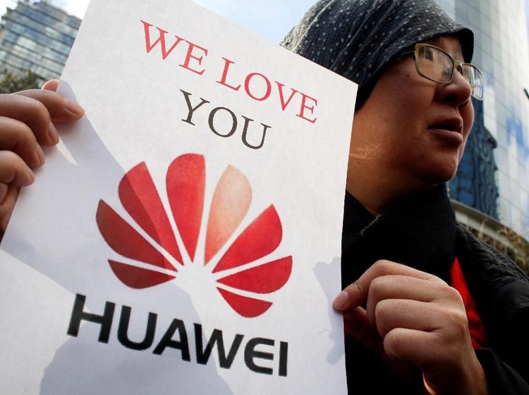 Kami Cinta Kamu di Luar Sidang Bos Huawei Meng Wanzhou