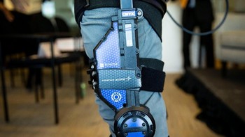 Menurut pengamat, saat ini bukan cuma AS yang serius mengembangkan exoskeleton macam ini. Rusia dan China pun sudah berinvestasi pada pengembangan teknologi serupa. (Foto: REUTERS/Al Drago)